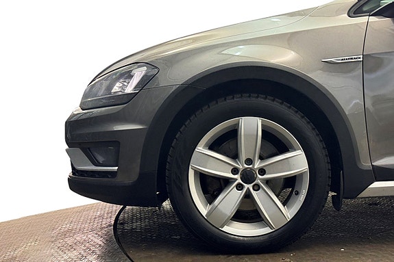 Volkswagen Golf Alltrack 11 of 30