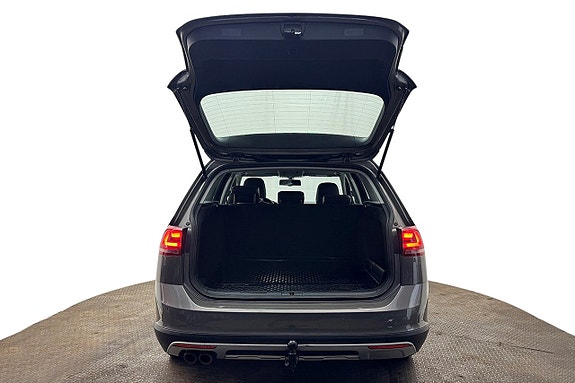 Volkswagen Golf Alltrack 8 of 30