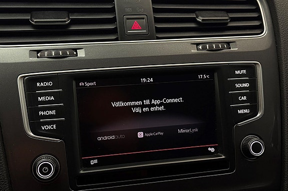 Volkswagen Golf Alltrack 22 of 30