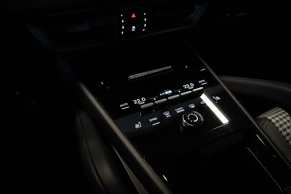 Porsche Cayenne 17 of 21
