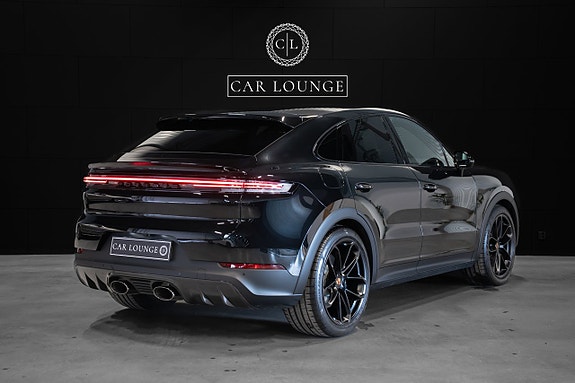 Porsche Cayenne 4 of 5