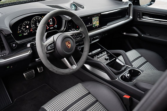 Porsche Cayenne 11 of 21