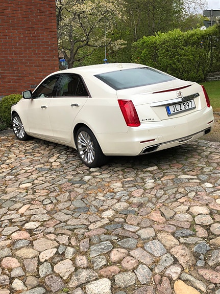 Cadillac CTS 2 of 5
