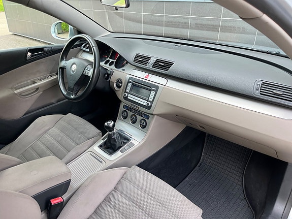 Volkswagen Passat 10 of 19