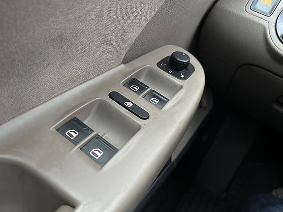 Volkswagen Passat 17 of 19