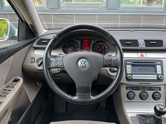 Volkswagen Passat 13 of 19
