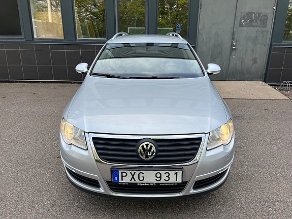 Volkswagen Passat 2 of 5