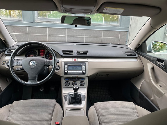 Volkswagen Passat 12 of 19
