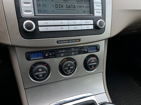 Volkswagen Passat 16 of 19