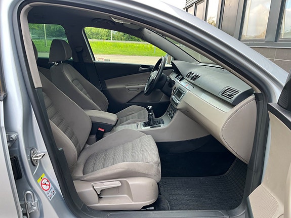 Volkswagen Passat 9 of 19