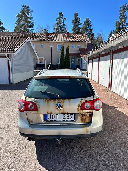 Volkswagen Passat 10 of 13