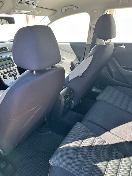 Volkswagen Passat 9 of 13