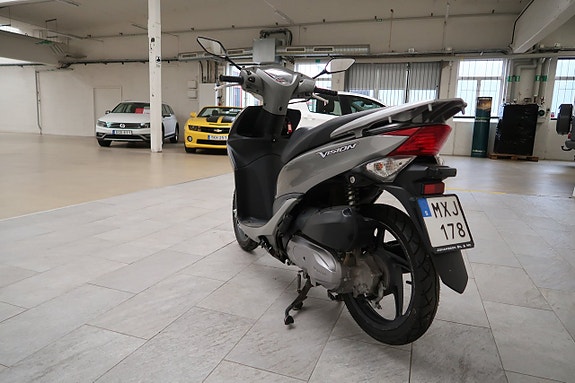 Honda NSC110WH Honda NSC110WH 4 of 8
