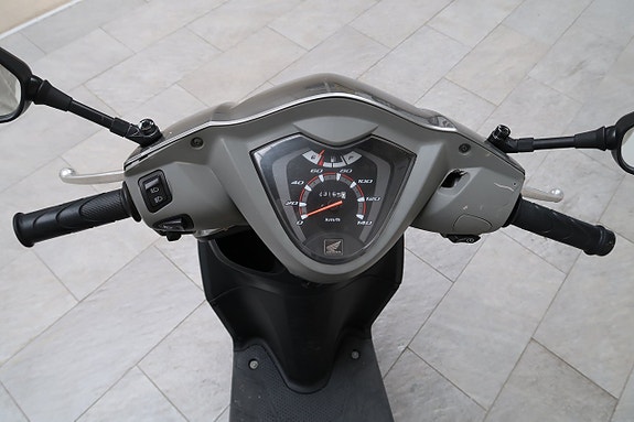 Honda NSC110WH Honda NSC110WH 7 of 8