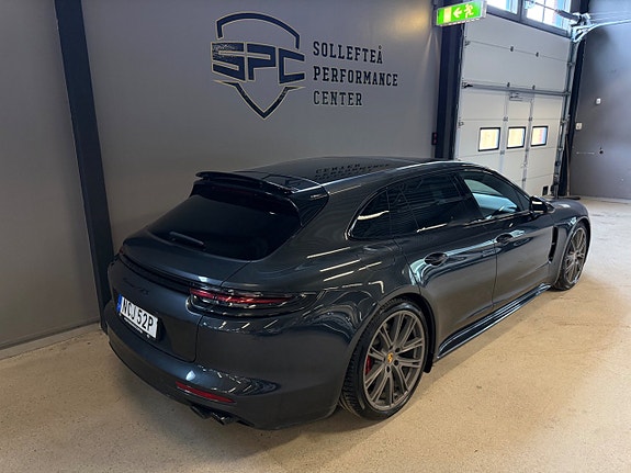 Porsche Panamera GTS 3 of 5