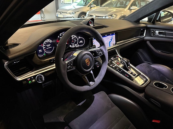 Porsche Panamera GTS 11 of 18