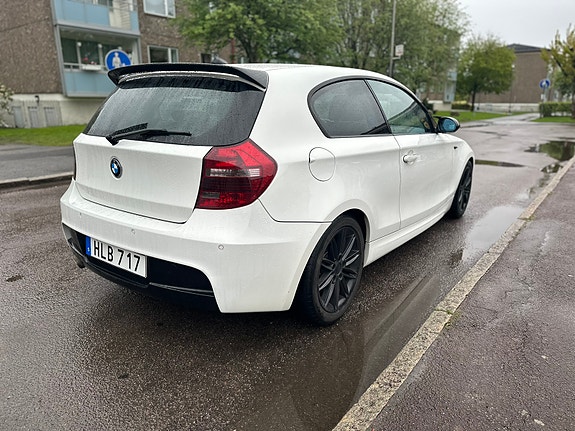 BMW 118d 4 of 5