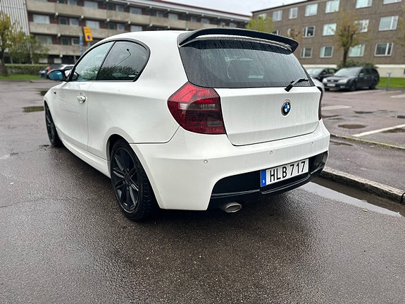 BMW 118d 3 of 5
