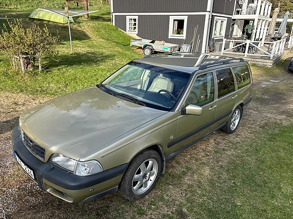 Volvo XC70 6 of 12