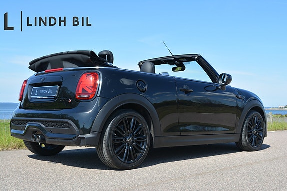 MINI Cooper S 2 of 5