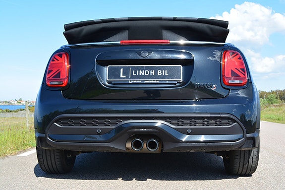 MINI Cooper S 10 of 30