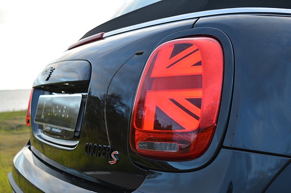 MINI Cooper S 18 of 30