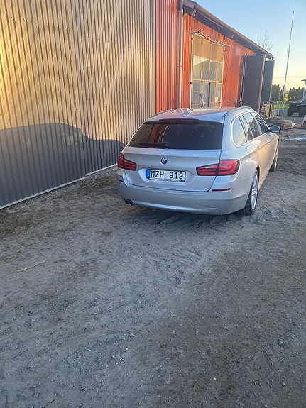 BMW 520d 2 of 5