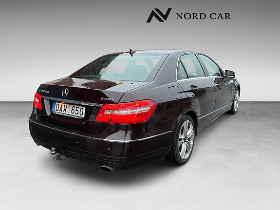Mercedes-Benz E350 4 of 9