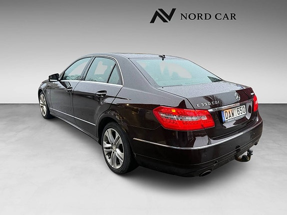 Mercedes-Benz E350 5 of 9