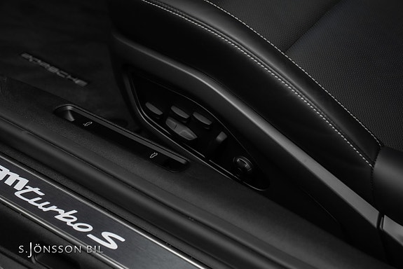 Porsche 911 16 of 23