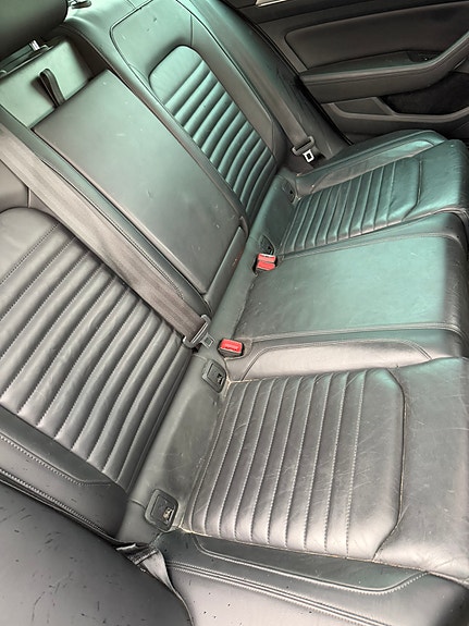 Volkswagen Passat Alltrack 3 of 4