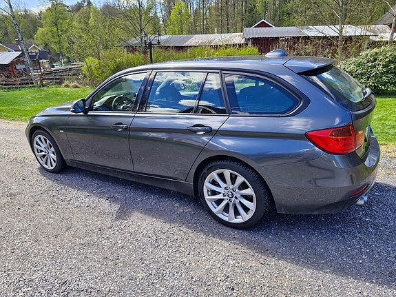 BMW 335d 2 of 5