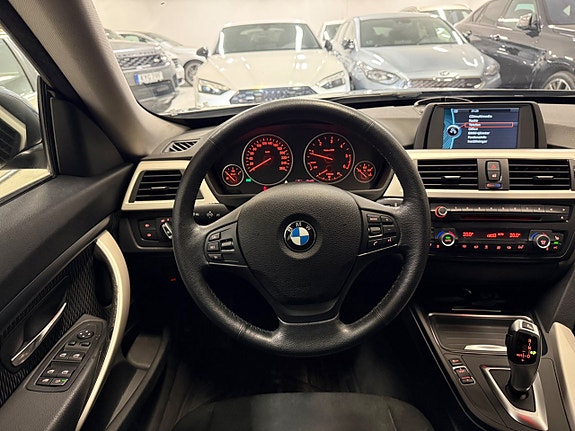 BMW 318d 18 of 30
