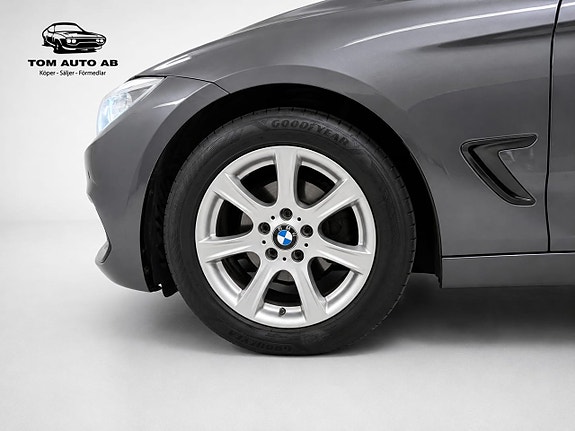 BMW 318d 3 of 5