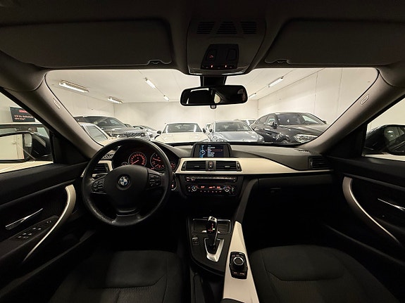 BMW 318d 17 of 30