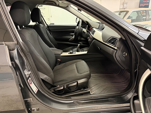 BMW 318d 15 of 30