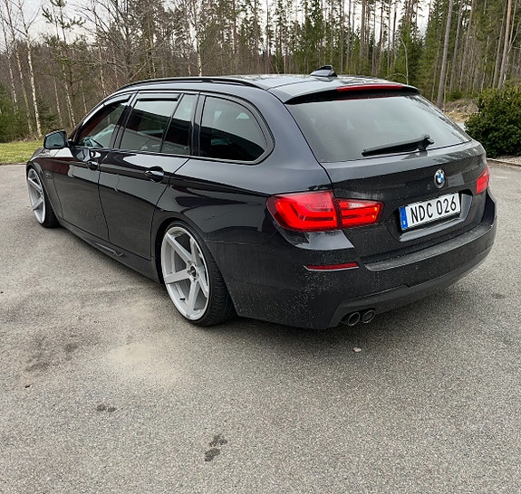 BMW 520d 3 of 5