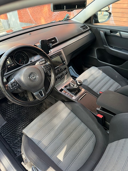 Volkswagen Passat 9 of 9