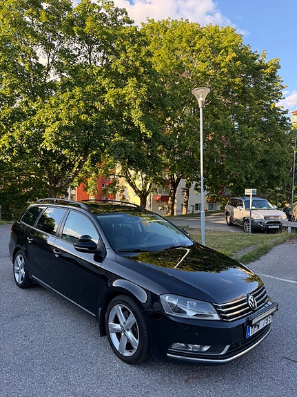 Volkswagen Passat 2 of 9