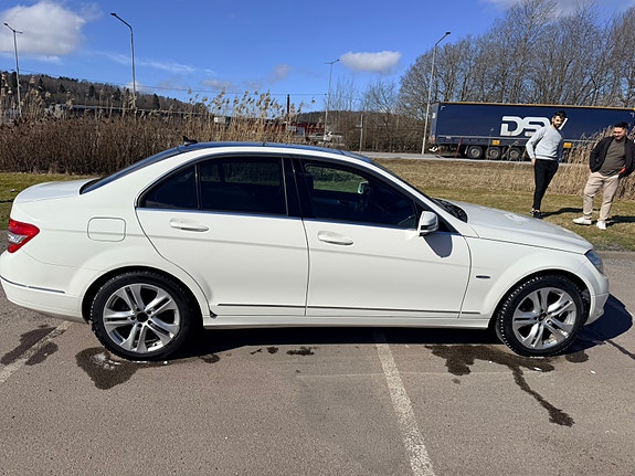 Mercedes-Benz C180 4 of 5