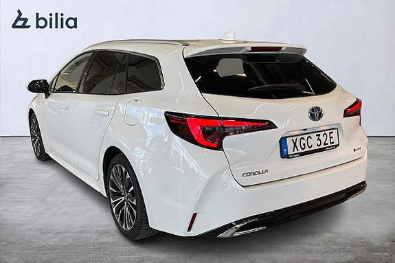 Toyota Corolla 2 of 5
