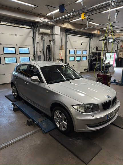 BMW 116d 3 of 5