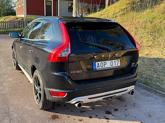 Volvo XC60 2 of 5