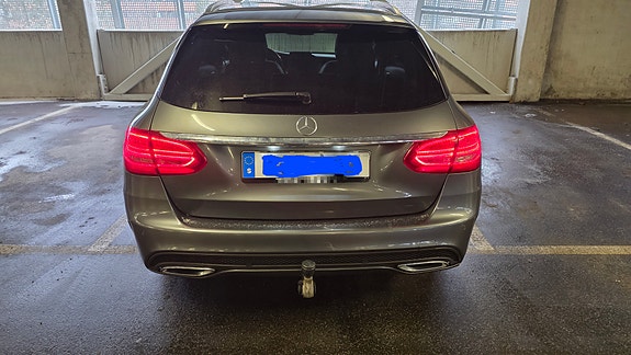 Mercedes-Benz C220 7 of 9