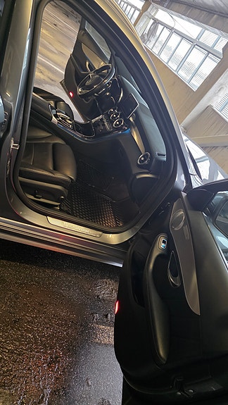 Mercedes-Benz C220 4 of 9