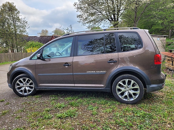 Volkswagen Touran Cross 3 of 5