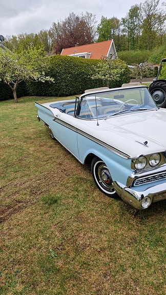 Ford Galaxie 5 of 5