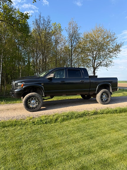 Dodge RAM 2500 3 of 5