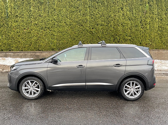 Peugeot 5008 2 of 5