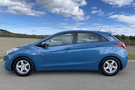 Hyundai i30 2 of 5